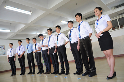 民航服務禮儀 專業(yè)、細致與人文關懷的融合